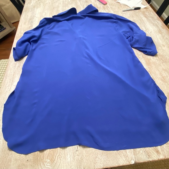 Ladies ๐ฏ percent cotton lightweight flowy blouse with little pocket - Picture 11 of 12